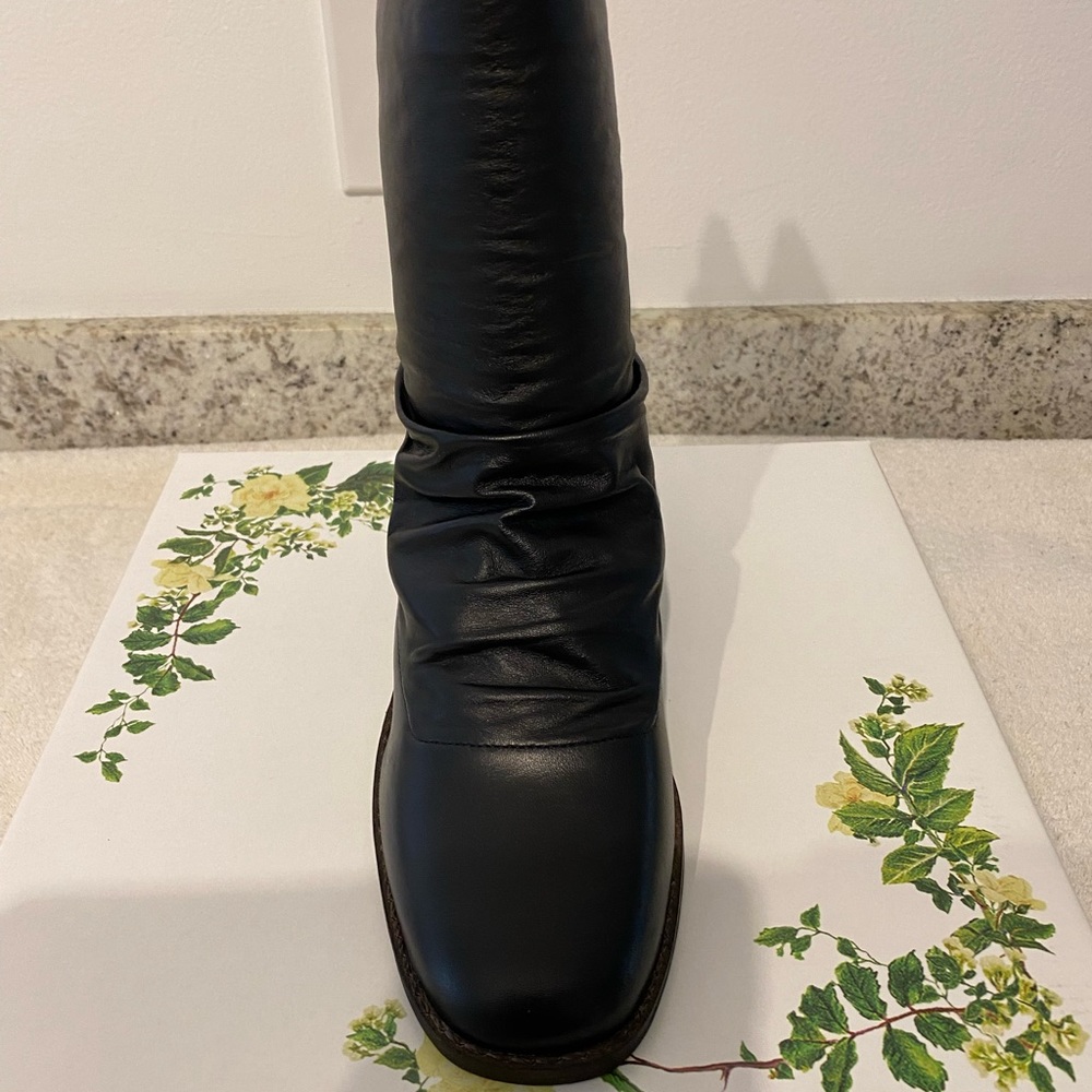 NEW Chelsea &Violet Black Leather Boots SZ8